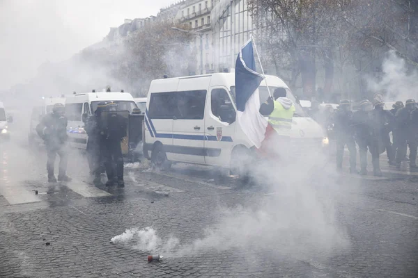 Žlutá vesta protestu v Paříži, Francie — Stock fotografie