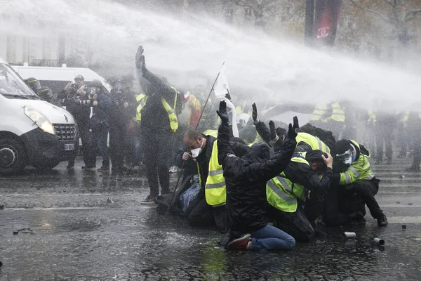 Protest żółte kamizelki w Paryżu, Francja — Zdjęcie stockowe