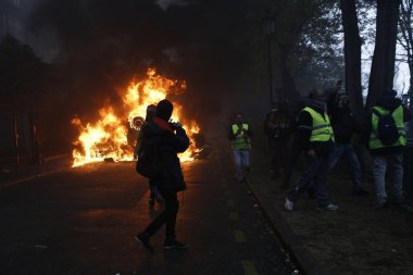 Paris'te Sarı Yelekler Protesto, Fransa