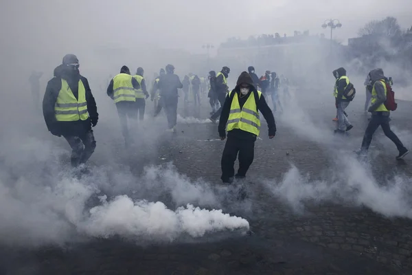 Žlutá vesta protestu v Paříži, Francie — Stock fotografie