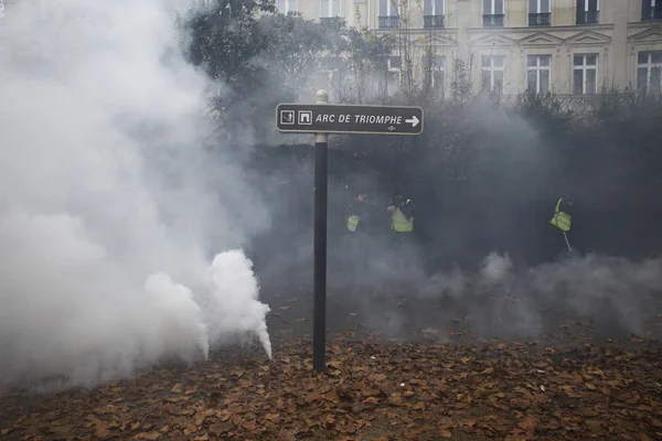 Жовті жилети протесту в Парижі, Франція — стокове фото