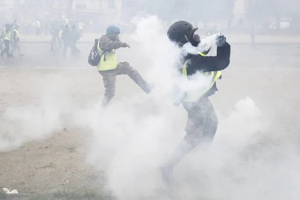 Sárga mellények Protest Párizsban, Franciaországban — Stock Fotó