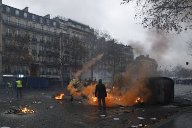 Paris'te Sarı Yelekler Protesto, Fransa