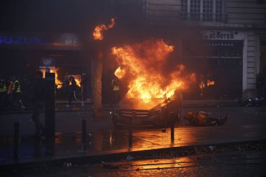 Paris'te Sarı Yelekler Protesto, Fransa