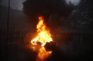 Paris'te Sarı Yelekler Protesto, Fransa