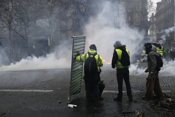 Paris'te Sarı Yelekler Protesto, Fransa