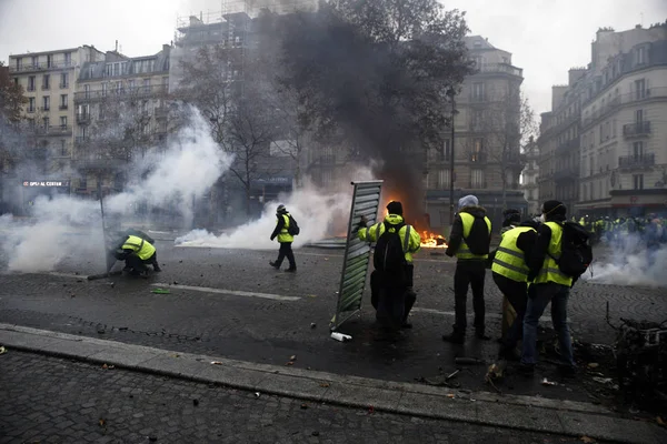프랑스 파리에서 노란 조끼 시위 — 스톡 사진