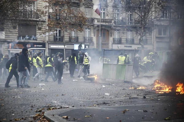 Διαμαρτυρία για τα κίτρινα γιλέκα στο Παρίσι, Γαλλία — Φωτογραφία Αρχείου