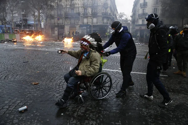 Protest żółte kamizelki w Paryżu, Francja — Zdjęcie stockowe