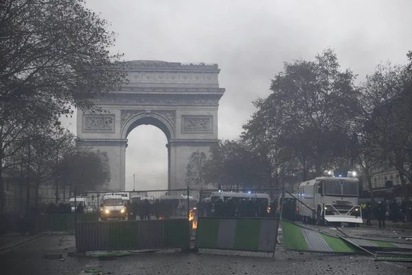 Gele vesten protest in Parijs, Frankrijk — Stockfoto