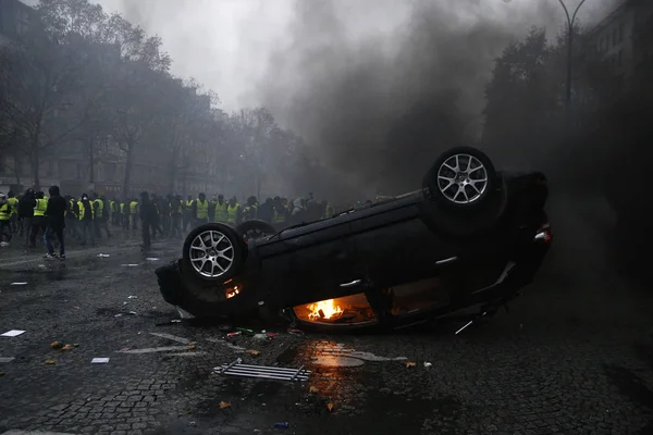 Žlutá vesta protestu v Paříži, Francie — Stock fotografie