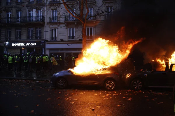 Protesta de chalecos amarillos en París, Francia — Foto de Stock