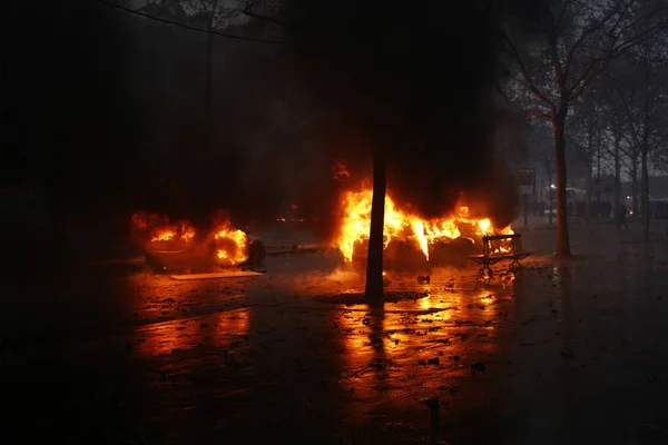 Protest żółte kamizelki w Paryżu, Francja — Zdjęcie stockowe