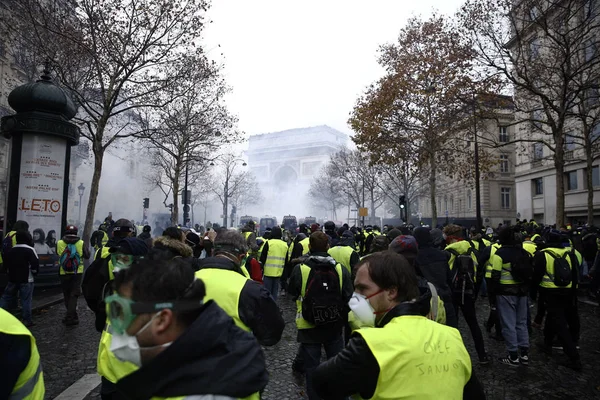 Protest żółte kamizelki w Paryżu, Francja — Zdjęcie stockowe