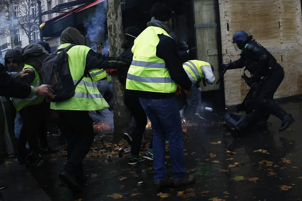 Protest żółte kamizelki w Paryżu, Francja — Zdjęcie stockowe