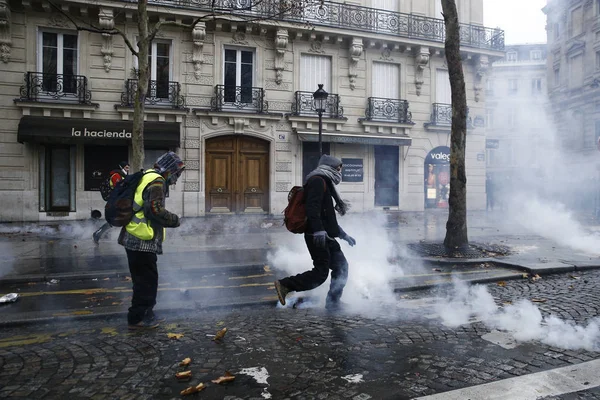 Protest żółte kamizelki w Paryżu, Francja — Zdjęcie stockowe