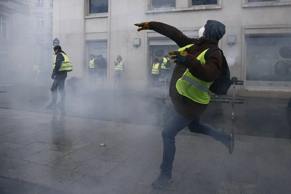 Жовті жилети протесту в Парижі, Франція — стокове фото