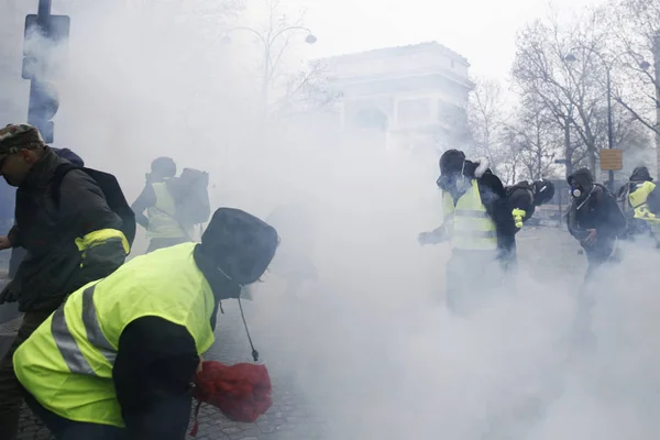 Gele vesten protest in Parijs, Frankrijk — Stockfoto