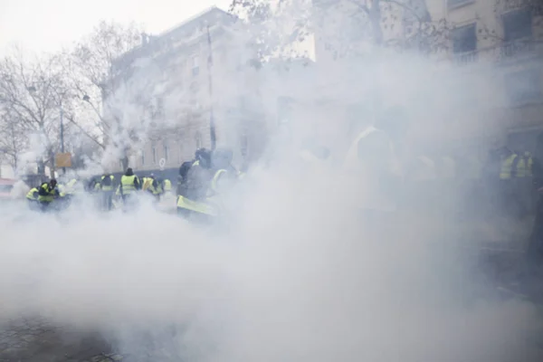 Gele vesten protest in Parijs, Frankrijk — Stockfoto