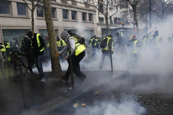 Διαμαρτυρία για τα κίτρινα γιλέκα στο Παρίσι, Γαλλία — Φωτογραφία Αρχείου