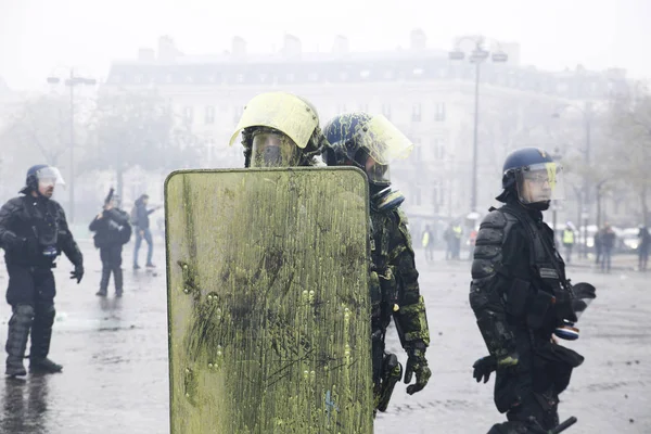 Protest żółte kamizelki w Paryżu, Francja — Zdjęcie stockowe