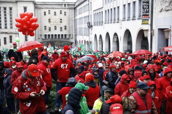 A kormányzat nyugdíjreformjával szembeni tiltakozás. Skelen, Svájc — Stock Fotó