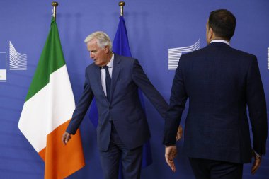 Michel Barnier, İrlanda Başbakanı Leo Varadkar'ı