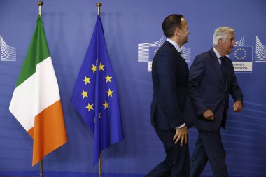 Michel Barnier, İrlanda Başbakanı Leo Varadkar'ı