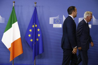 Michel Barnier, İrlanda Başbakanı Leo Varadkar'ı