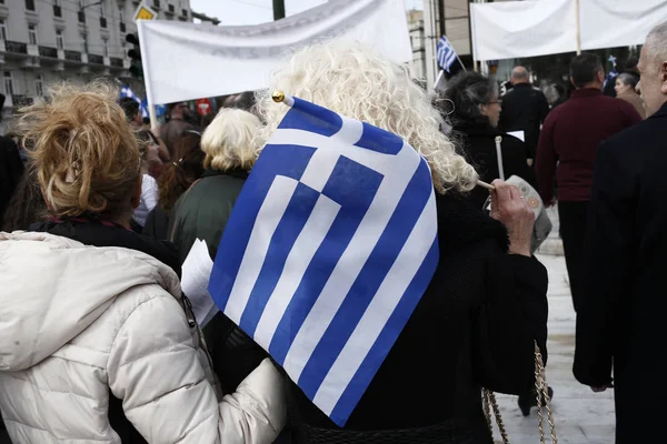 Πρωεστέρας Κατέχει Ελληνική Σημαία Κατά Διάρκεια Ράλι Που Αντιτίθεται Στην — Φωτογραφία Αρχείου