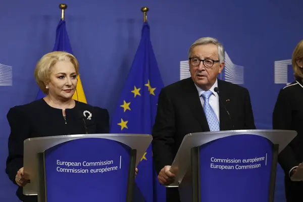 Rumäniens premiär minister Viorica Dancila vid Europeiska commissi — Stockfoto