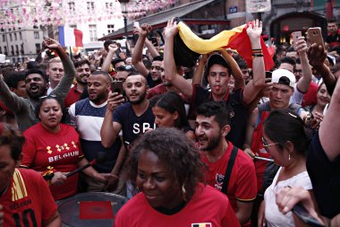 Belçika taraftarları t sırasında kendi takımının zaferinden sonra kutlamak
