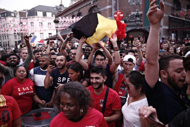 Belçika taraftarları t sırasında kendi takımının zaferinden sonra kutlamak