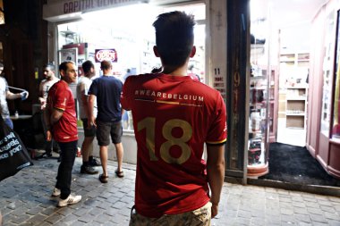 Belçika taraftarları t sırasında kendi takımının zaferinden sonra kutlamak