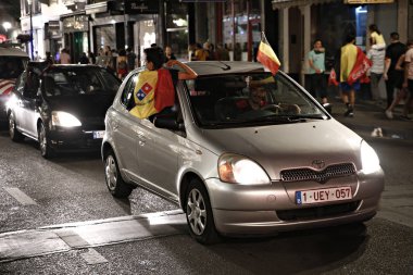 Belçika taraftarları t sırasında kendi takımının zaferinden sonra kutlamak