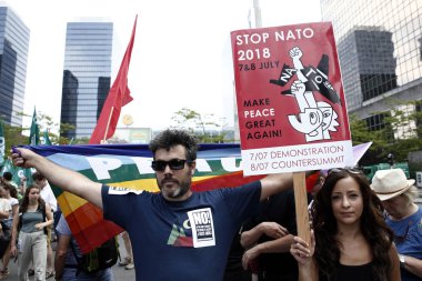 Aktivistler bağlamında Başkan Donald Trump'ı protesto etti 