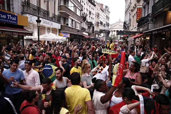 Partidarios belgas celebran después de la victoria de su equipo durante t — Foto de Stock