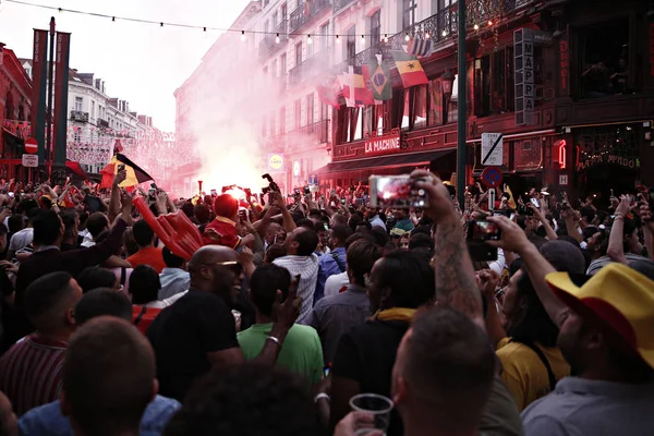 Belçika taraftarları t sırasında kendi takımının zaferinden sonra kutlamak