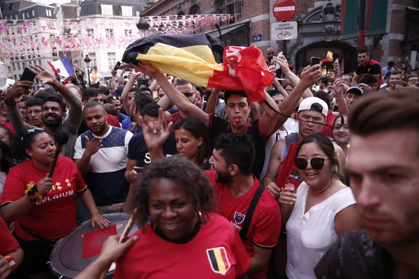 ベルギーのサポーターは、チームの勝利を祝う — ストック写真