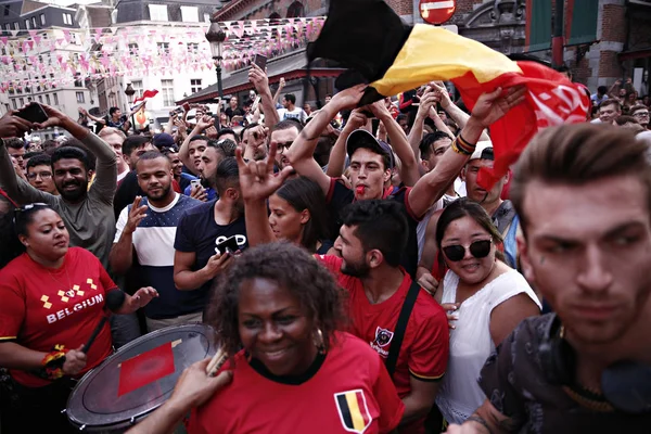 Partidarios belgas celebran después de la victoria de su equipo durante t — Foto de Stock