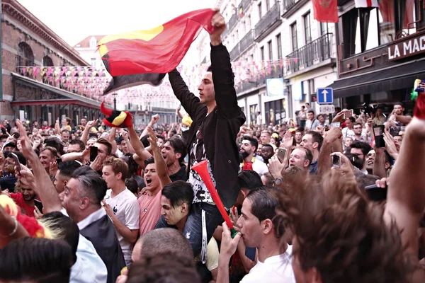 Βέλγοι υποστηρικτές γιορτάζουν μετά τη νίκη της ομάδας τους — Φωτογραφία Αρχείου
