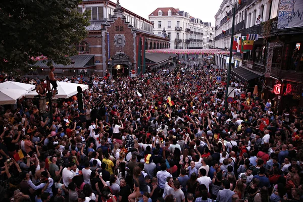 Belçika taraftarları t sırasında kendi takımının zaferinden sonra kutlamak