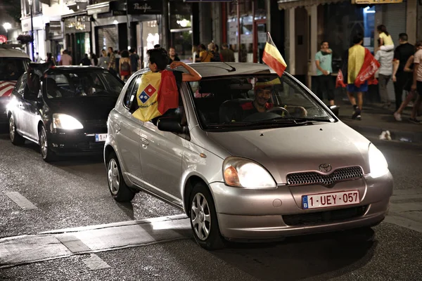 Belçika taraftarları t sırasında kendi takımının zaferinden sonra kutlamak
