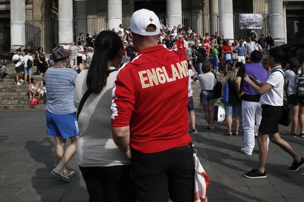 Anglia fanów piłki nożnej obchodzi zwycięstwo przeciwko Szwecji, Brusse — Zdjęcie stockowe