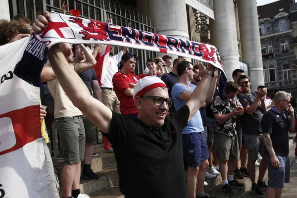 Anglia szurkolók ünneplők a győzelem Svédország ellen, Brusse — Stock Fotó