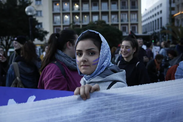 Atina Dünya Kadınlar Günü Kutlamak Için Düzenlenen Gösteriye Kadınlar Katılıyor8 — Stok fotoğraf