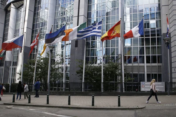 Folk Går Utanför Europaparlamentets Byggnad Bryssel Belgien Sep 2018 — Stockfoto