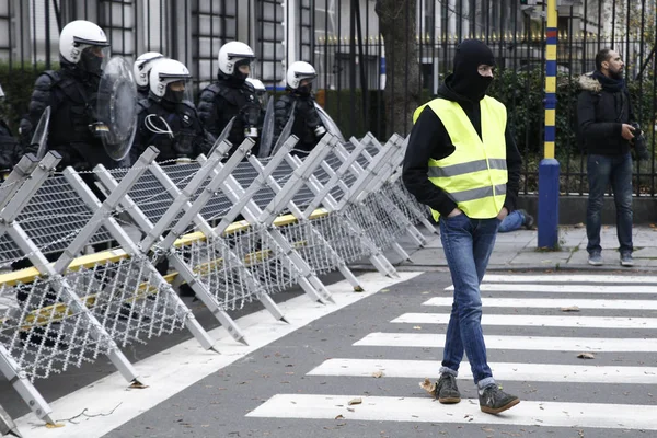 Gula västar protesterar i Bryssel — Stockfoto