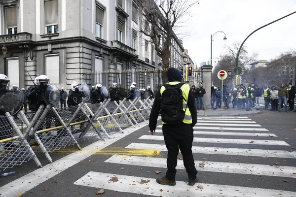 Gula västar protesterar i Bryssel — Stockfoto