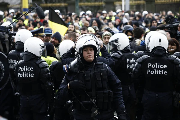 Gula västar protesterar i Bryssel — Stockfoto